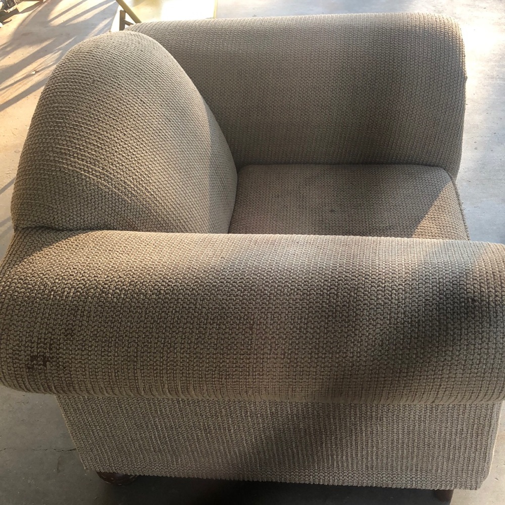 Chair - Picture 2 of 3